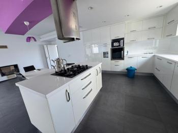 GİRNE BOĞAZDA  EŞYALI SATILIK MÜSTAKİL EV 