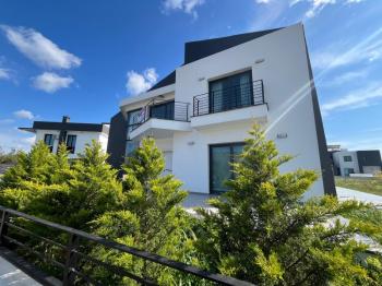 GİRNE BOĞAZDA  EŞYALI SATILIK MÜSTAKİL EV 