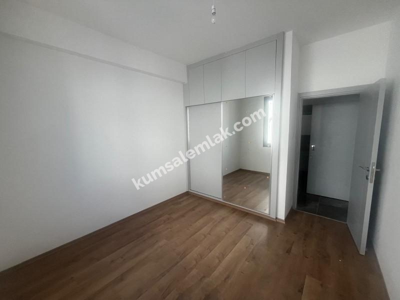 Küçük Kaymaklıda Terminal ve Okullar Yoluna Yürüme Mesafesinde Ensüit 3+1 satılık Daire