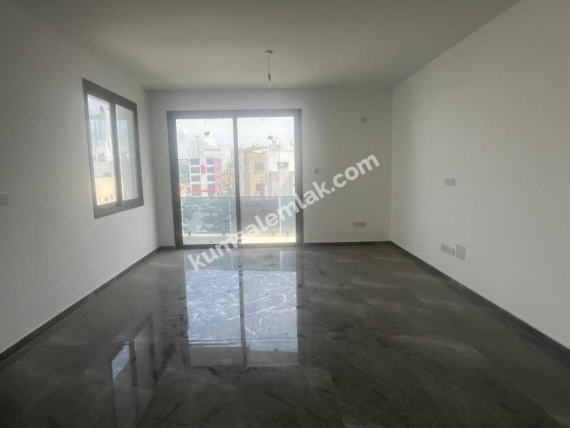 Küçük Kaymaklıda Terminal ve Okullar Yoluna Yürüme Mesafesinde Ensüit 3+1 satılık Daire