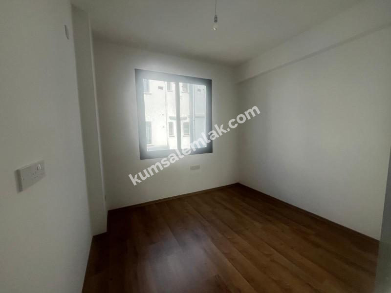 Küçük Kaymaklıda Terminal ve Okullar Yoluna Yürüme Mesafesinde Ensüit 3+1 satılık Daire