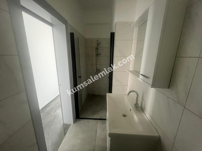 Küçük Kaymaklıda Terminal ve Okullar Yoluna Yürüme Mesafesinde Ensüit 3+1 satılık Daire