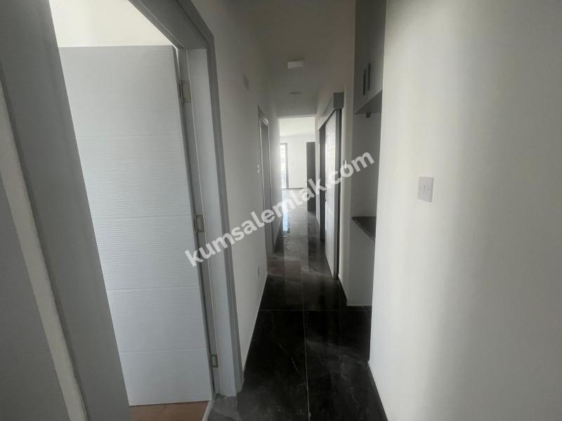 Küçük Kaymaklıda Terminal ve Okullar Yoluna Yürüme Mesafesinde Ensüit 3+1 satılık Daire