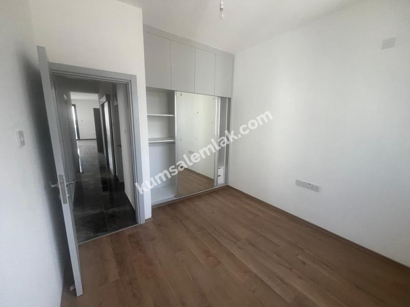 Küçük Kaymaklıda Terminal ve Okullar Yoluna Yürüme Mesafesinde Ensüit 3+1 satılık Daire