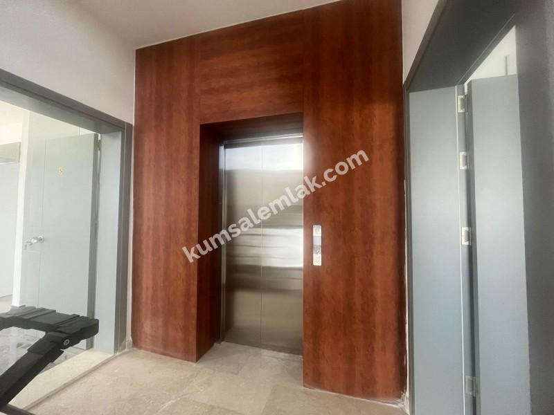 Küçük Kaymaklıda Terminal ve Okullar Yoluna Yürüme Mesafesinde Ensüit 3+1 satılık Daire