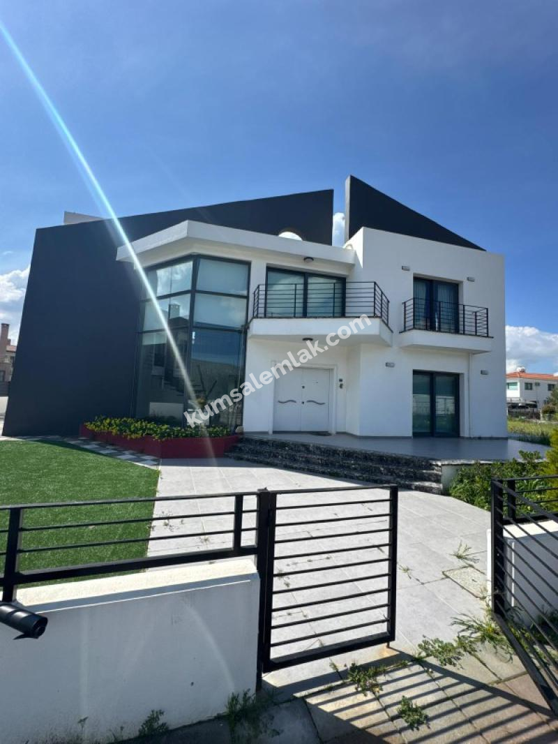 GİRNE BOĞAZDA  EŞYALI SATILIK MÜSTAKİL EV 