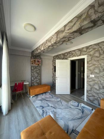 AFYON ÜÇOK EMLAKTAN ERENELER MAH TEMİZ BAKIMLI EŞYALI 2+0 50M² KİRALIK DAİRE 