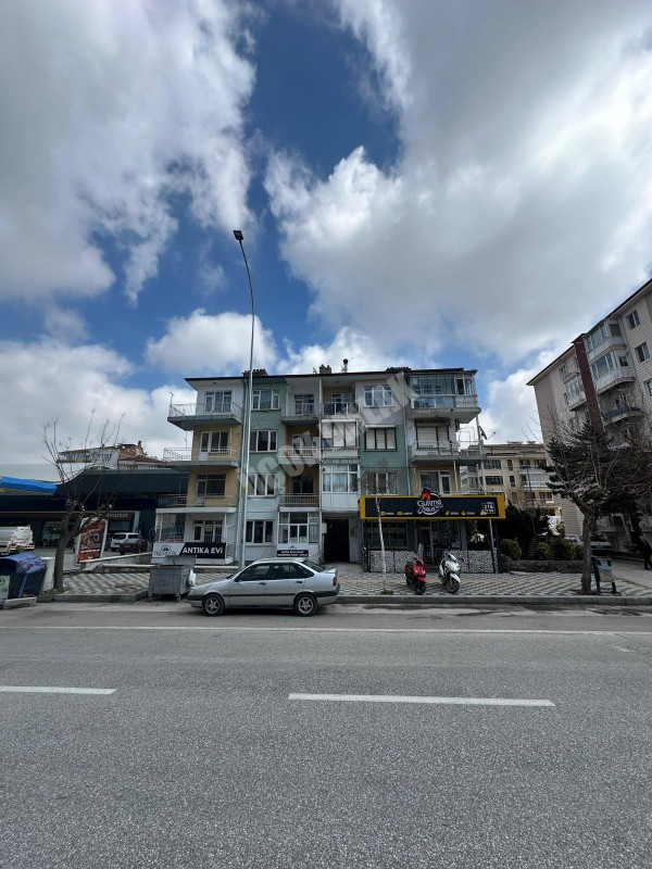 AFYON ÜÇOK EMLAKTAN ÖRNEKEVELER MAH 2+1 95M² TEMİZ BAKIMLI SATILIK DAİRE 