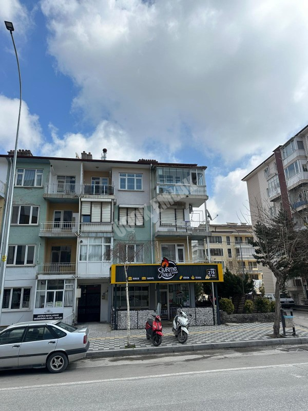 AFYON ÜÇOK EMLAKTAN ÖRNEKEVELER MAH 2+1 95M² TEMİZ BAKIMLI SATILIK DAİRE 