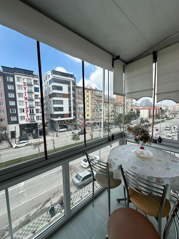 AFYON ÜÇOK EMLAKTAN ÖRNEKEVELER MAH 2+1 95M² TEMİZ BAKIMLI SATILIK DAİRE 