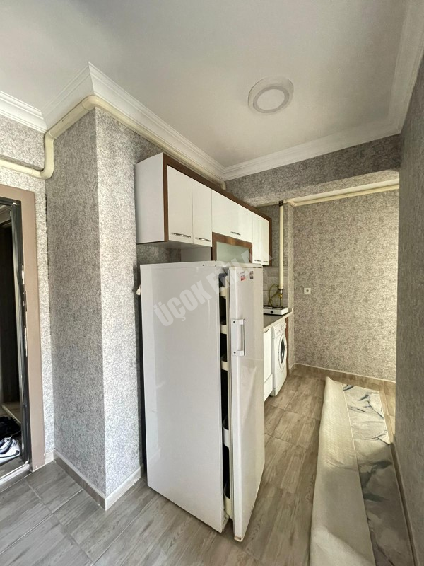 AFYON ÜÇOK EMLAKTAN ERENELER MAH TEMİZ BAKIMLI EŞYALI 2+0 50M² KİRALIK DAİRE 