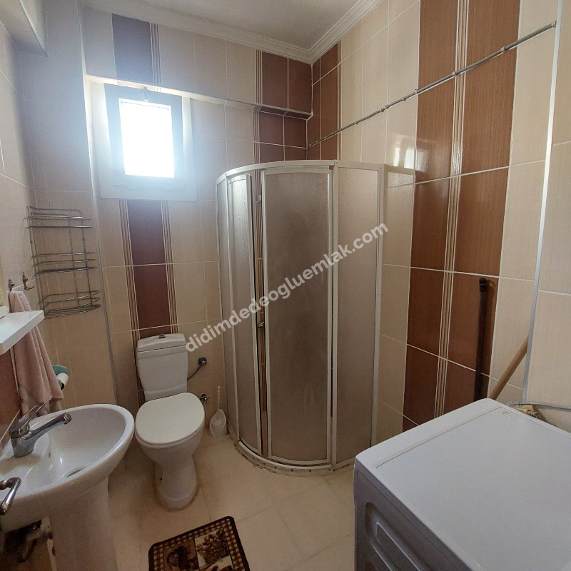 DİDİM ÇAMLIKTA DENİZE YÜRÜME MESAFESİNDE SATILIK 2+1 AYRI MUTFAK