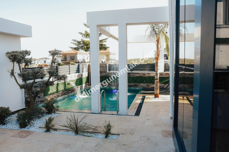 DİDİM EFELER’DE ULTRA LÜKS 3+1 TAM MÜSTAKİL VİLLA! | ÖZEL HAVUZ | FULL EŞYALI | 250 m² ARSA | 140 m² NET | EBEVEYN BANYOLU | OTO SULAMA | KALORİFER ALTYAPI | KAÇIRILMAYACAK FIRSAT!