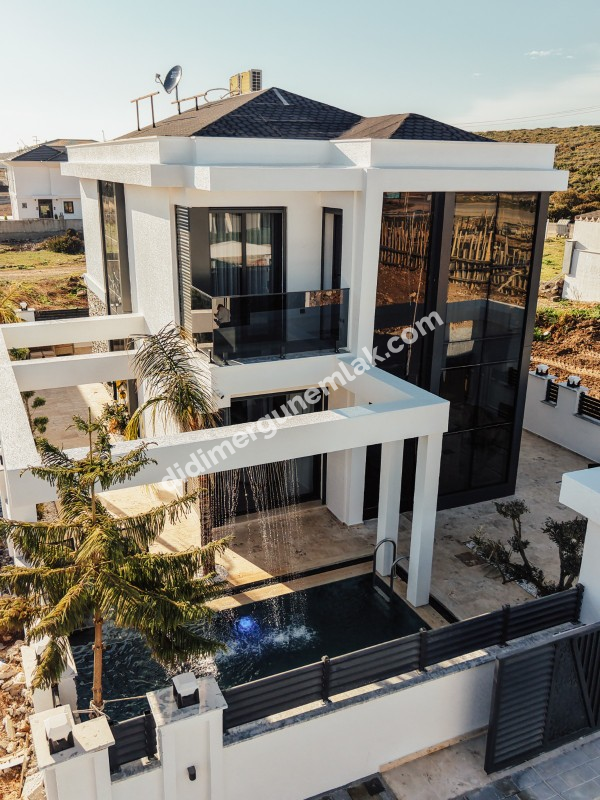 DİDİM EFELER’DE ULTRA LÜKS 3+1 TAM MÜSTAKİL VİLLA! | ÖZEL HAVUZ | FULL EŞYALI | 250 m² ARSA | 140 m² NET | EBEVEYN BANYOLU | OTO SULAMA | KALORİFER ALTYAPI | KAÇIRILMAYACAK FIRSAT!