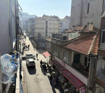 MUDANYA ÖMERBEY'DE SAHİLE YAKIN DENİZ GÖRÜR SATILIK ARA KAT 2+1 DAİRE