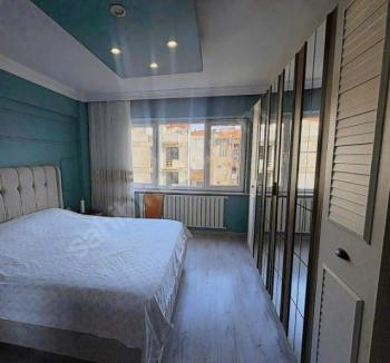 MUDANYA ÖMERBEY'DE SAHİLE YAKIN DENİZ GÖRÜR SATILIK ARA KAT 2+1 DAİRE