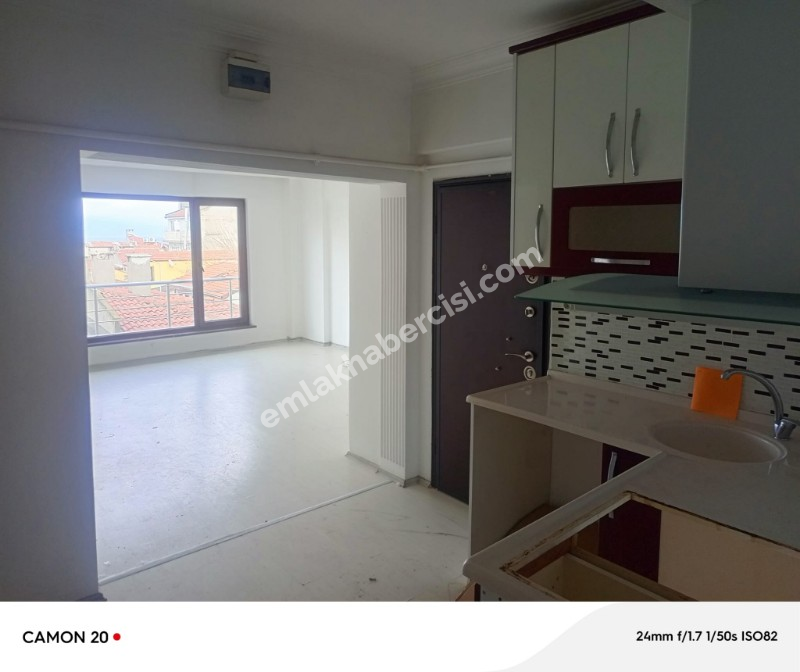 MUDANYA HALİTPAŞA 'da SAHİLE YAKIN DENİZ GÖRÜR SATILIK 2+1 DAİRE