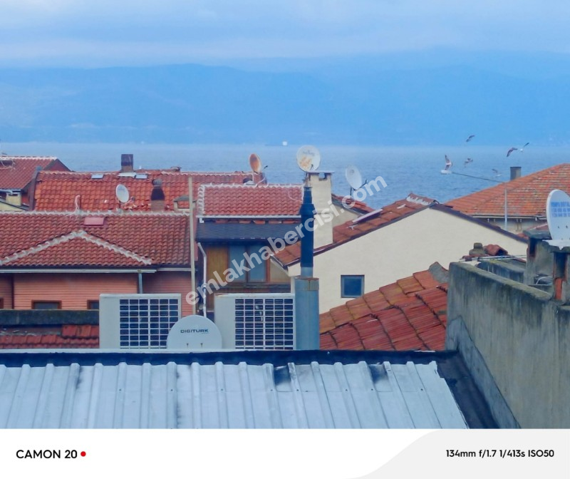 MUDANYA HALİTPAŞA 'da SAHİLE YAKIN DENİZ GÖRÜR SATILIK 2+1 DAİRE
