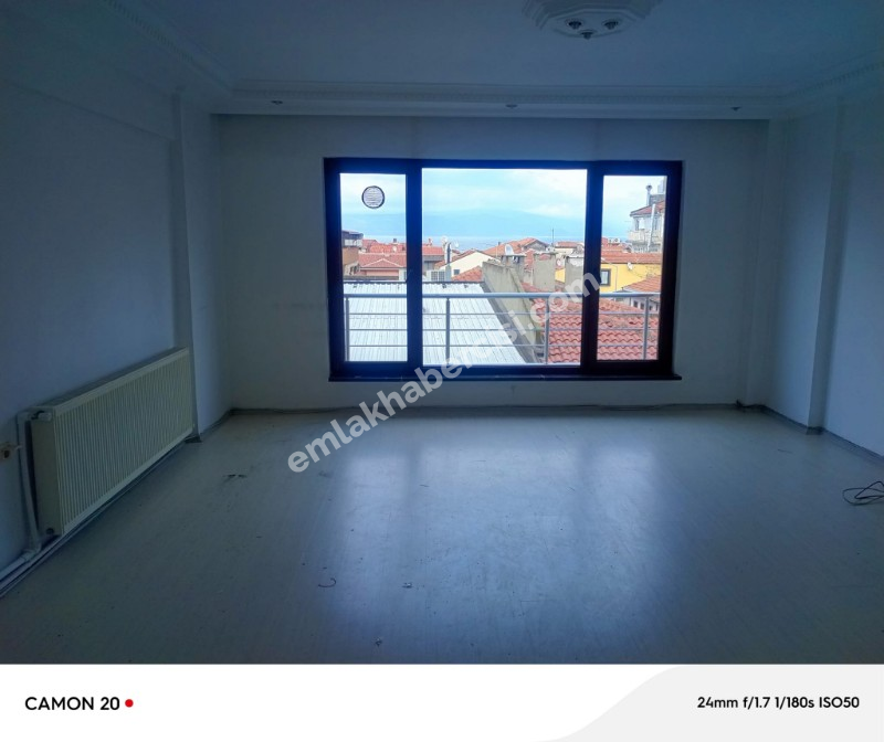 MUDANYA HALİTPAŞA 'da SAHİLE YAKIN DENİZ GÖRÜR SATILIK 2+1 DAİRE
