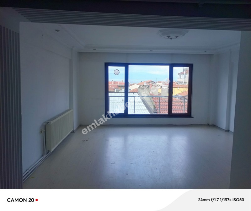 MUDANYA HALİTPAŞA 'da SAHİLE YAKIN DENİZ GÖRÜR SATILIK 2+1 DAİRE