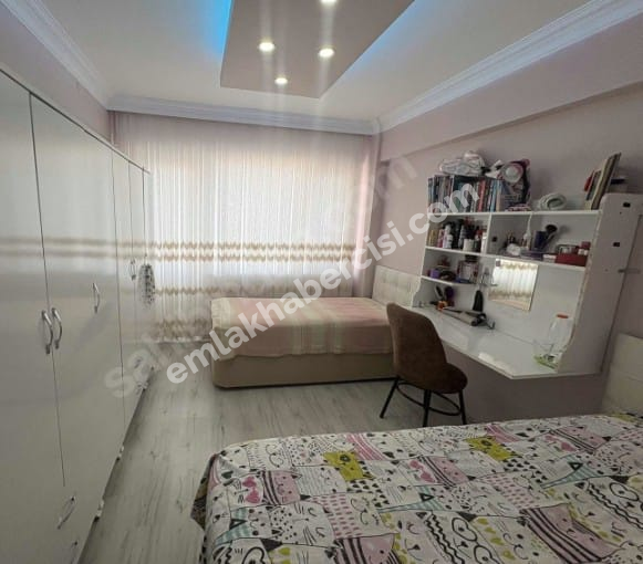 MUDANYA ÖMERBEY'DE SAHİLE YAKIN DENİZ GÖRÜR SATILIK ARA KAT 2+1 DAİRE