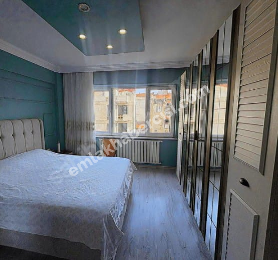 MUDANYA ÖMERBEY'DE SAHİLE YAKIN DENİZ GÖRÜR SATILIK ARA KAT 2+1 DAİRE