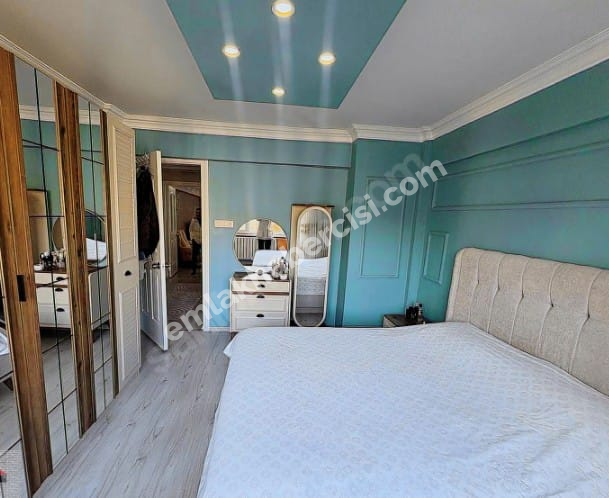 MUDANYA ÖMERBEY'DE SAHİLE YAKIN DENİZ GÖRÜR SATILIK ARA KAT 2+1 DAİRE