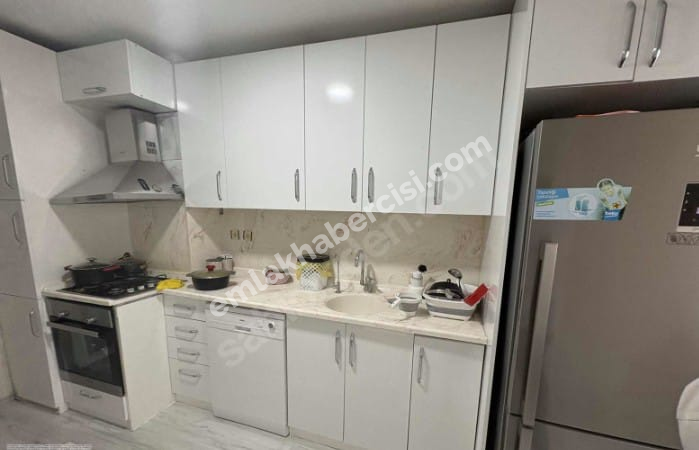 MUDANYA ÖMERBEY'DE SAHİLE YAKIN DENİZ GÖRÜR SATILIK ARA KAT 2+1 DAİRE