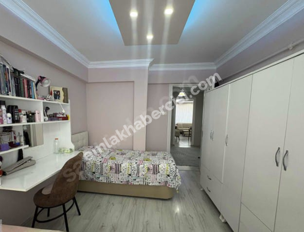MUDANYA ÖMERBEY'DE SAHİLE YAKIN DENİZ GÖRÜR SATILIK ARA KAT 2+1 DAİRE