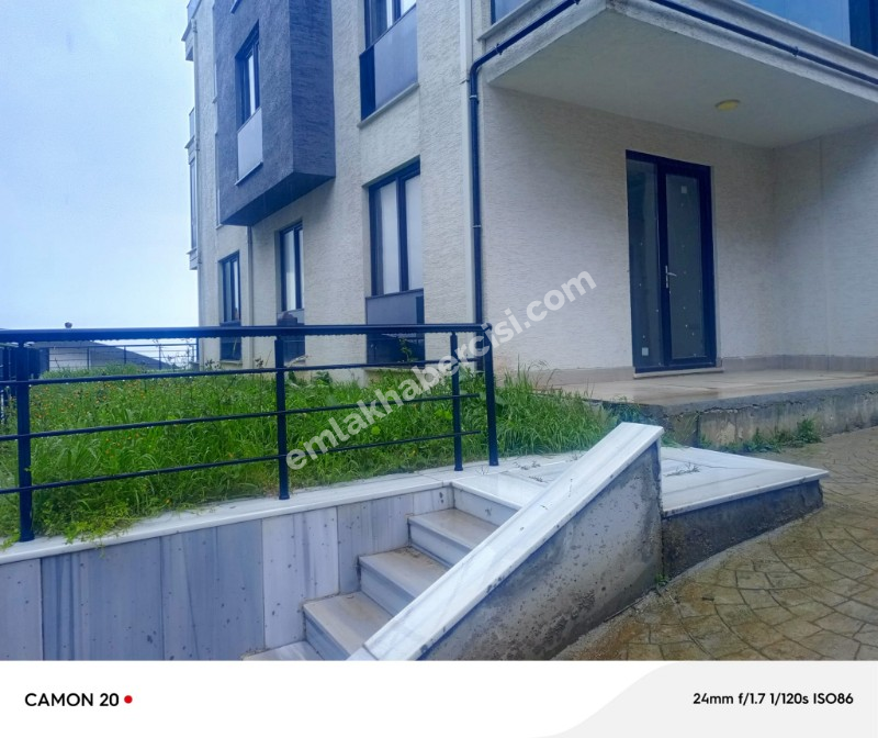 MUDANYA ÖMERBEY'DE 3 KATLI BLOKTA, DENİZ MANZARALI VE BAHÇELİ, SATILIK 3+1 YÜKSEK BAHÇE KATI