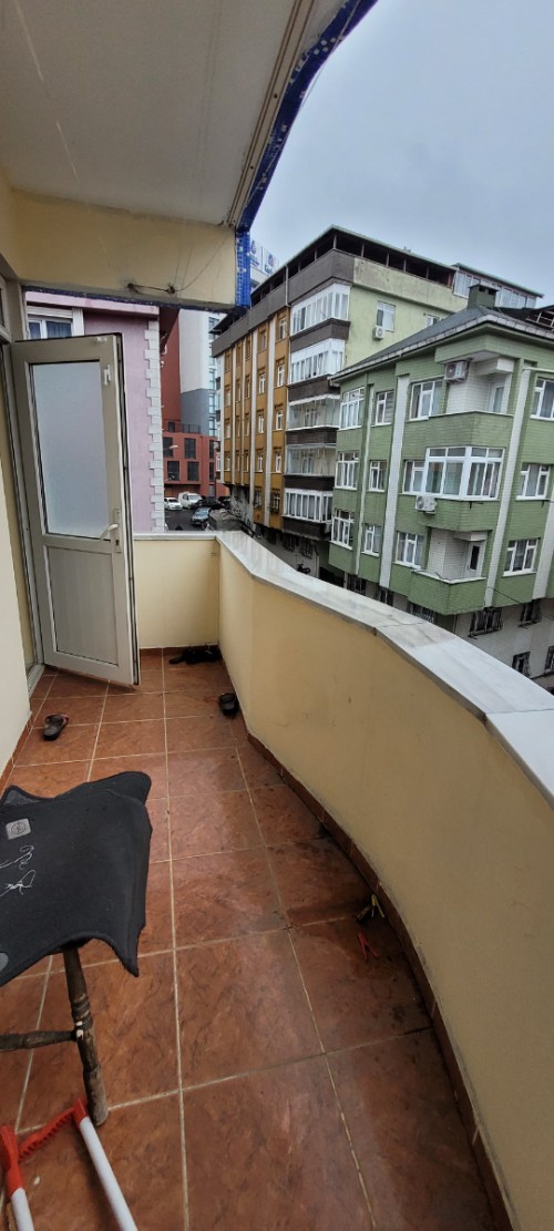 Yeşilpınar'da 90 m2 Arakat Balkonlu Satılık Daire