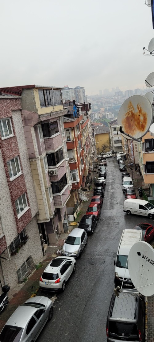 Yeşilpınar'da 90 m2 Arakat Balkonlu Satılık Daire