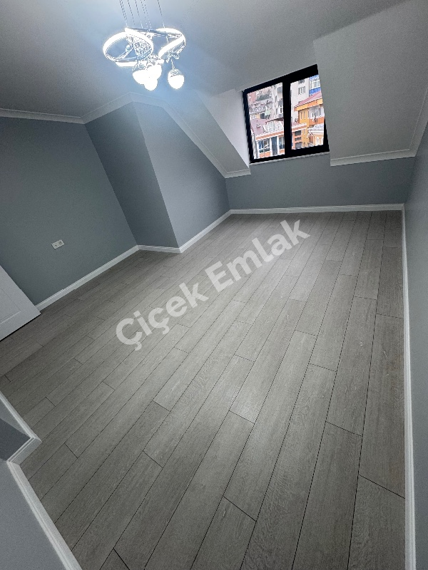 Akşemsettin Metro'ya 5 Dk 4+2 Asansörlü Sıfır Satılık Dubleks
