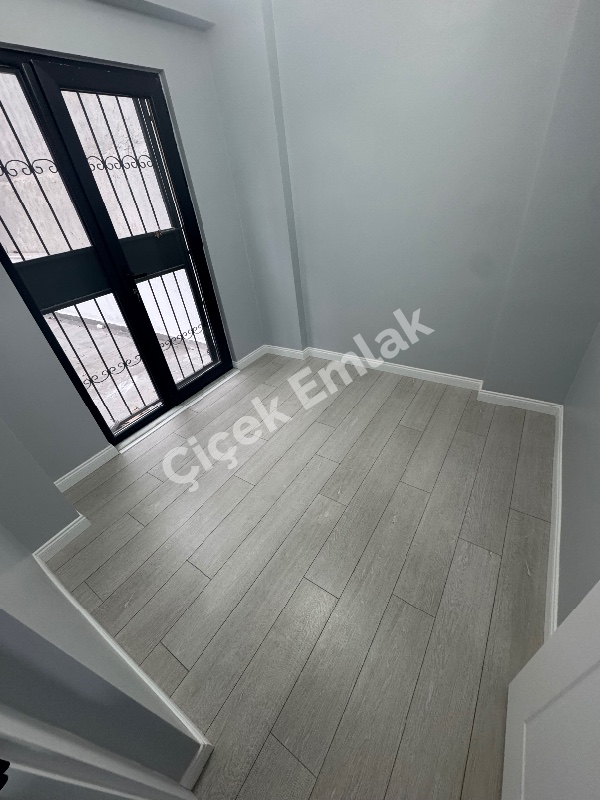 Akşemsettin Metro'ya 5 Dk 2+1 Bahçeli Sıfır Satılık Daire