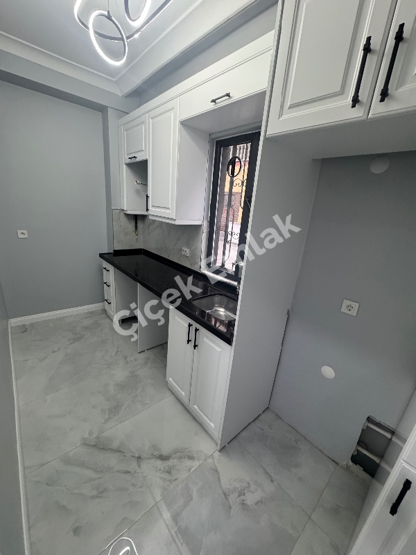 Akşemsettin Metro'ya 5 Dk 2+1 Bahçeli Sıfır Satılık Daire