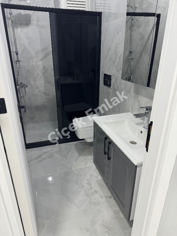 Akşemsettin Metro'ya 5 Dk 2+1 Bahçeli Sıfır Satılık Daire