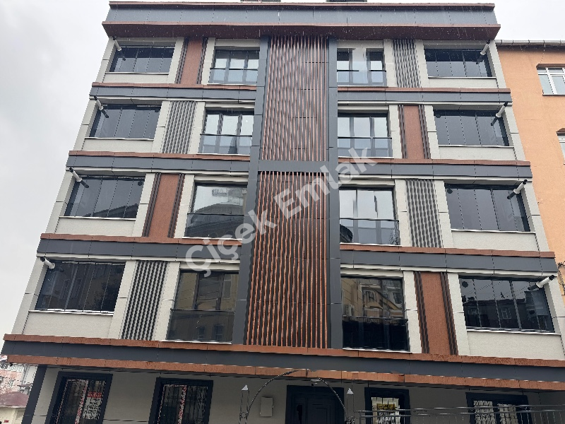 Akşemsettin Metro'ya 5 Dk 2+1 Bahçeli Sıfır Satılık Daire