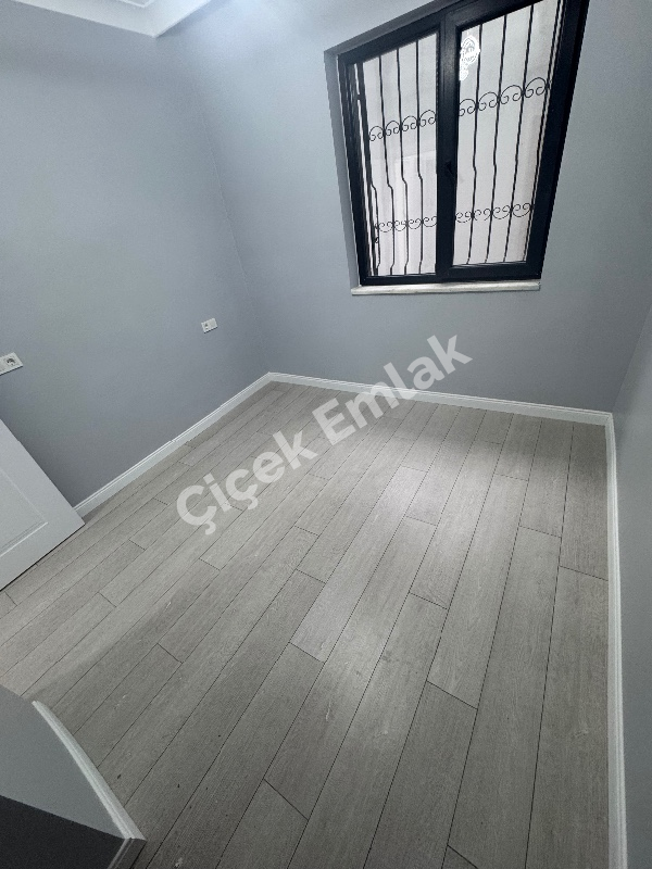 Akşemsettin Metro'ya 5 Dk 2+1 Bahçeli Sıfır Satılık Daire