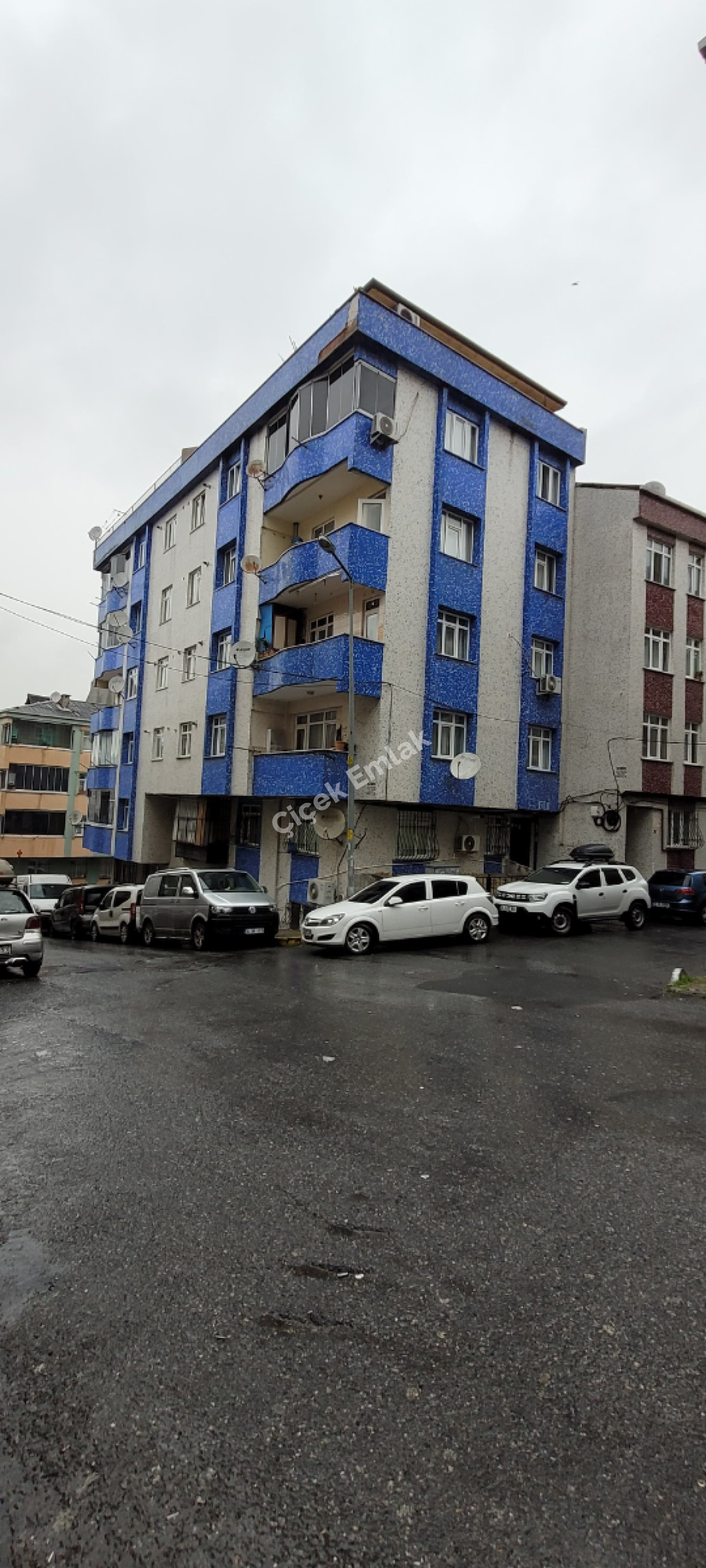 Yeşilpınar'da 90 m2 Arakat Balkonlu Satılık Daire