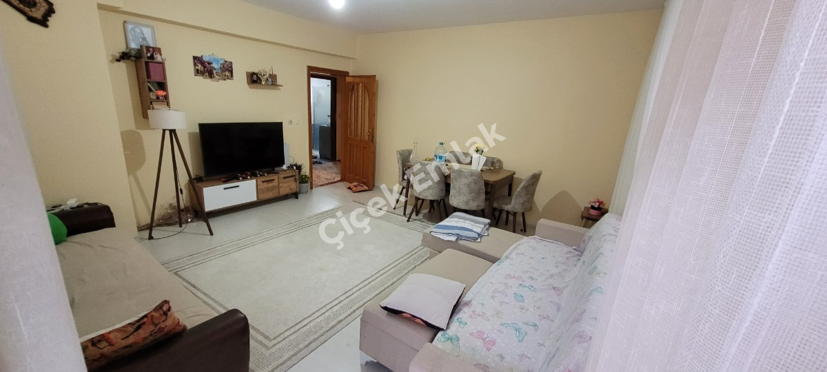 Yeşilpınar'da 90 m2 Arakat Balkonlu Satılık Daire