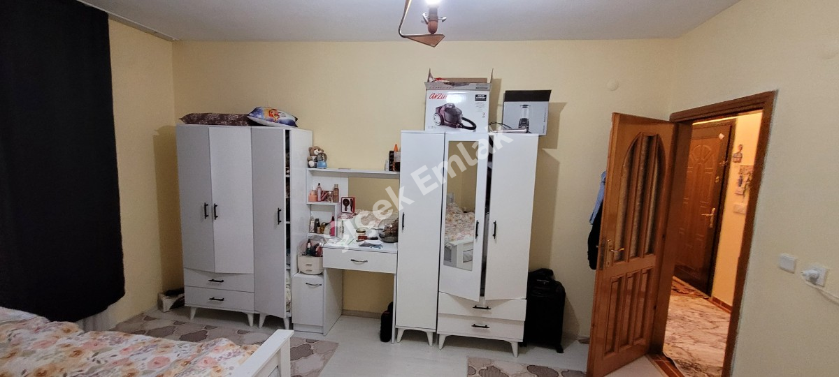 Yeşilpınar'da 90 m2 Arakat Balkonlu Satılık Daire