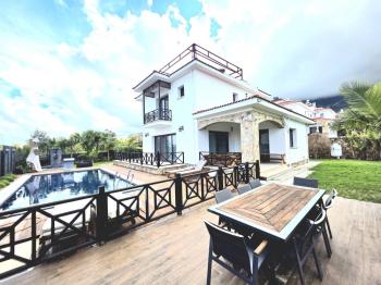 KKTC Girne Bellapais'te Muhteşem Lokasyonda Satılık 3+1 Özel Havuzlu Villa