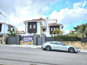 KKTC Girne Bellapais'te Muhteşem Lokasyonda Satılık 3+1 Özel Havuzlu Villa