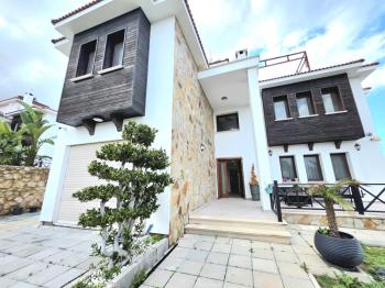 KKTC Girne Bellapais'te Muhteşem Lokasyonda Satılık 3+1 Özel Havuzlu Villa