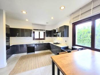 KKTC Girne Bellapais'te Muhteşem Lokasyonda Satılık 3+1 Özel Havuzlu Villa