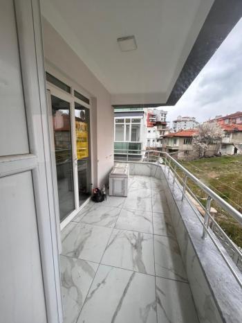 AFYON ÜÇOK EMLAKTAN KAYADİBİ MAH TEMİZ BAKIMLI 3+1 120M² KİRALIK DAİRE 