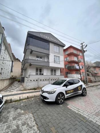 AFYON ÜÇOK EMLAKTAN KAYADİBİ MAH TEMİZ BAKIMLI 3+1 120M² KİRALIK DAİRE 