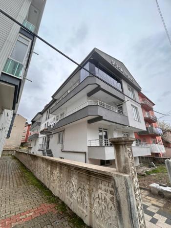 AFYON ÜÇOK EMLAKTAN KAYADİBİ MAH TEMİZ BAKIMLI 3+1 120M² KİRALIK DAİRE 