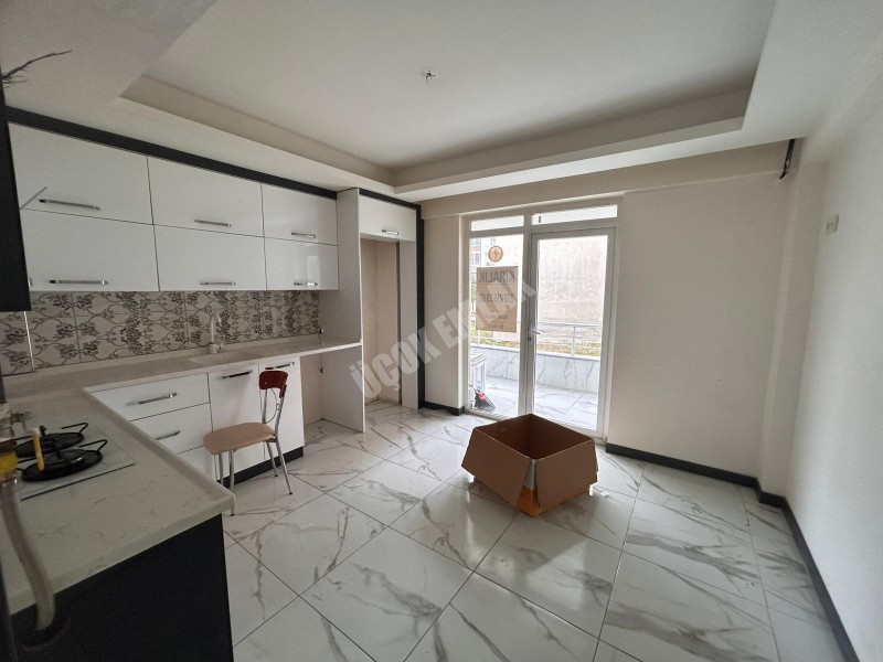 AFYON ÜÇOK EMLAKTAN KAYADİBİ MAH TEMİZ BAKIMLI 3+1 120M² KİRALIK DAİRE 