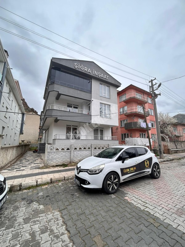 AFYON ÜÇOK EMLAKTAN KAYADİBİ MAH TEMİZ BAKIMLI 3+1 120M² KİRALIK DAİRE 
